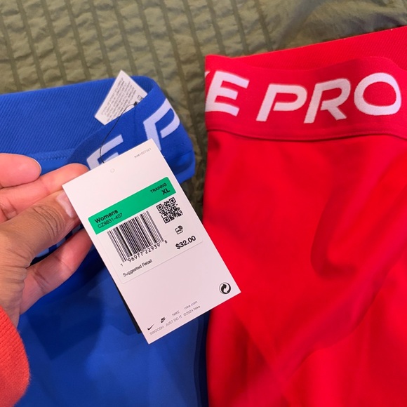 Women’s Nike Pro Blue and Red Athletic Shorts Size XL - Picture 5 of 5